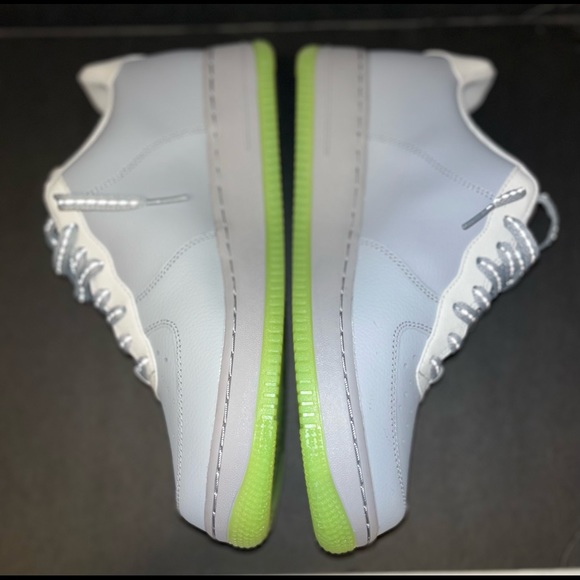 **SOLD**Nike Air Force 1 'Ghost Green' VOLT SWOOSH Wolf Grey Sneaker, Size 8.5M - Picture 4 of 9
